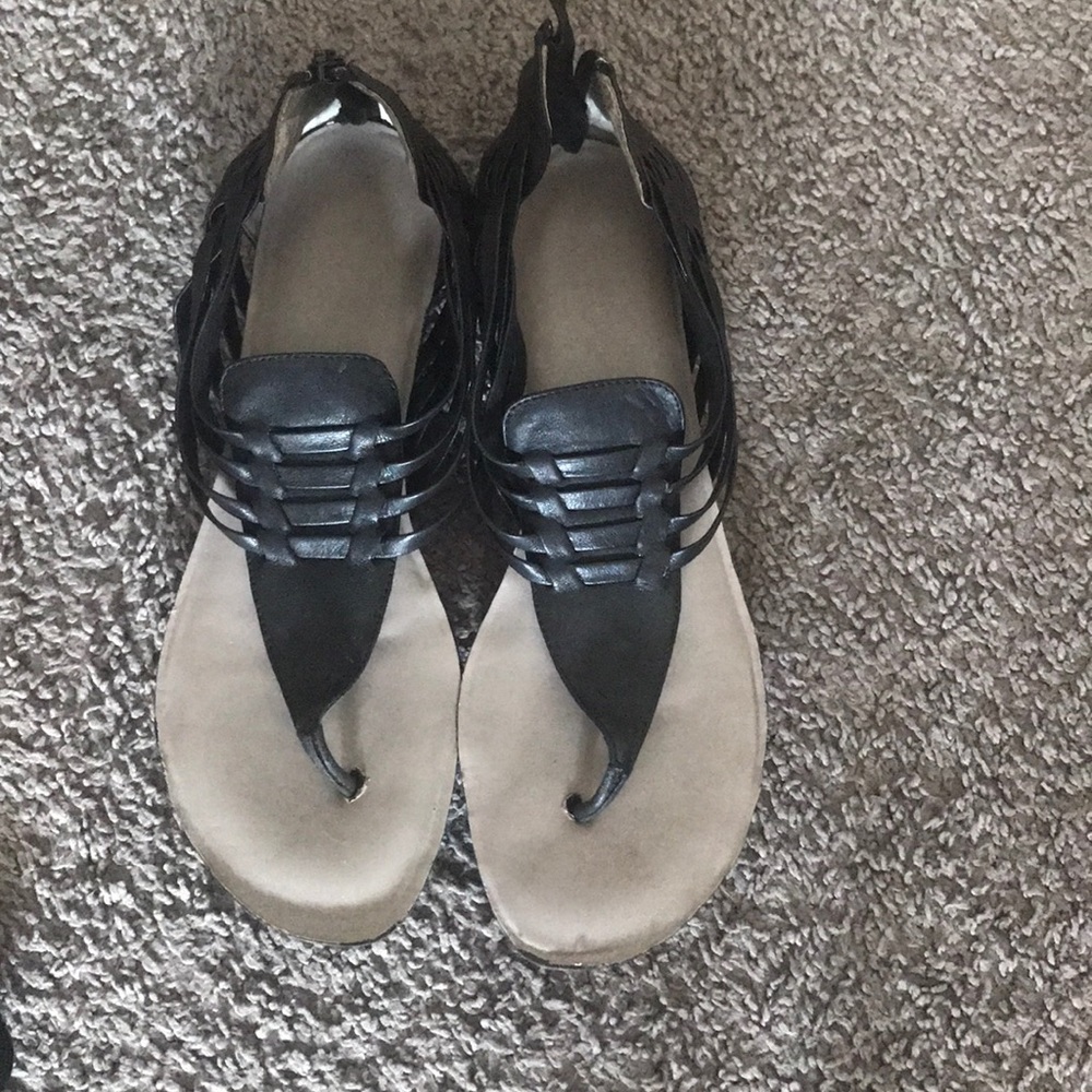 Varieties of dress shoes/sandals - Picture 16 of 16